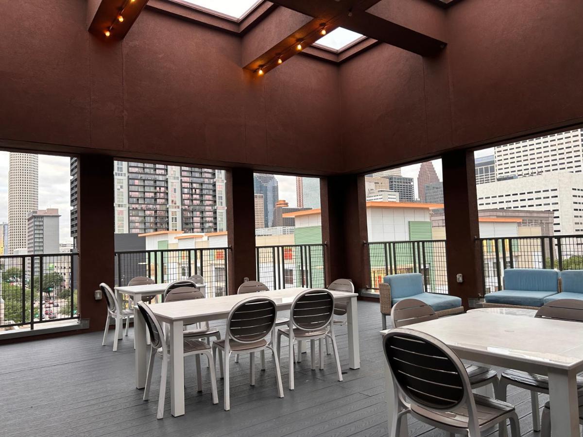 Downtown Houston Apartment Exterior photo